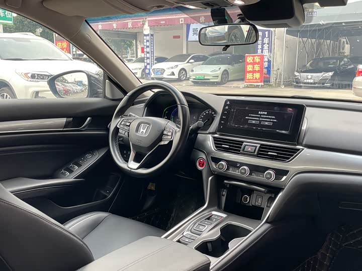 Фото 4 - Honda Accord