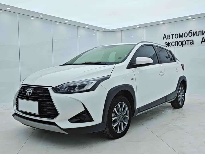 Фото 1 - Toyota Yaris L Hatchback