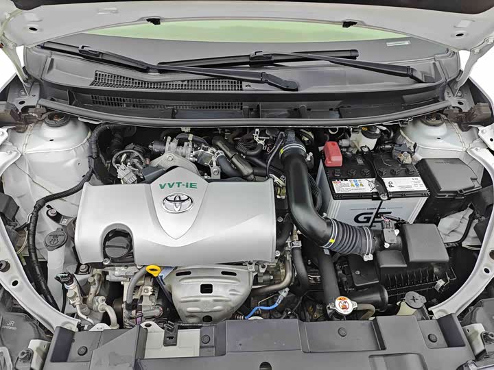 Фото 12 - Toyota Yaris L Hatchback