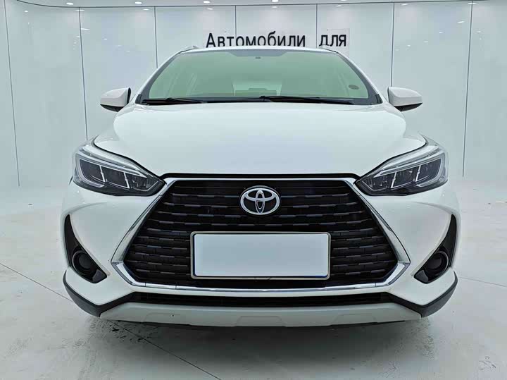 Фото 2 - Toyota Yaris L Hatchback