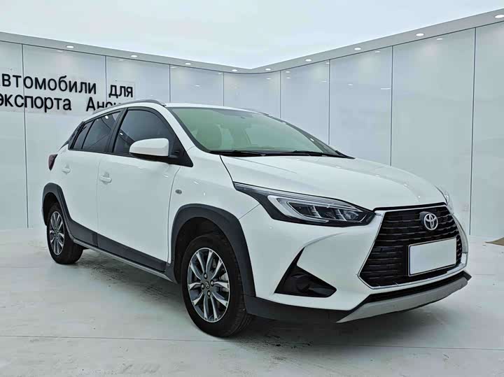 Фото 3 - Toyota Yaris L Hatchback