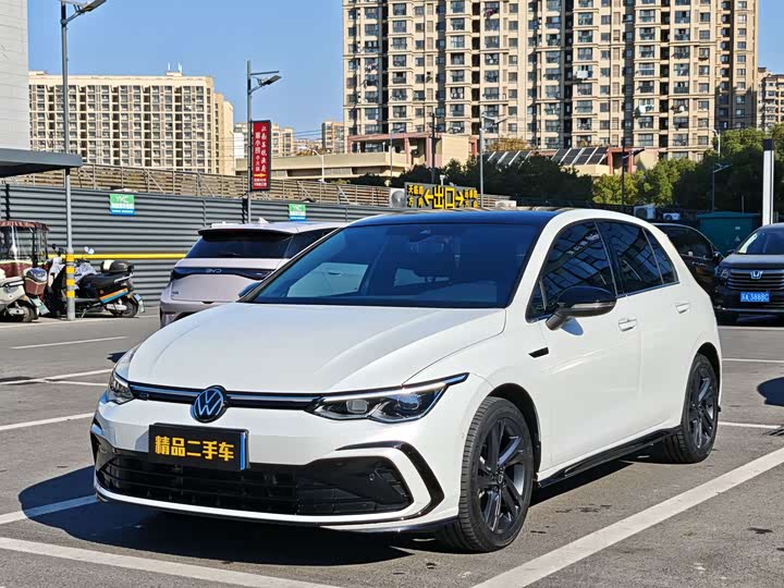 Фото 1 - Volkswagen Golf