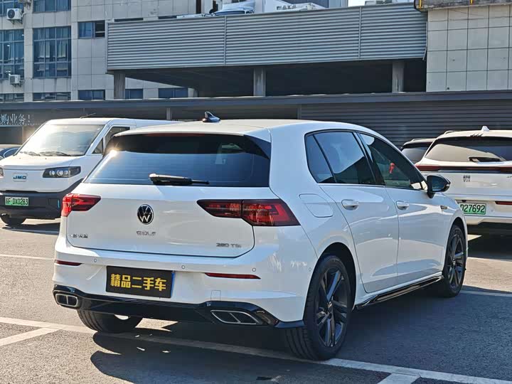 Фото 5 - Volkswagen Golf