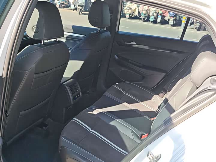 Фото 8 - Volkswagen Golf