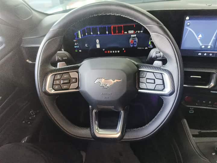 Фото 11 - Ford Mustang