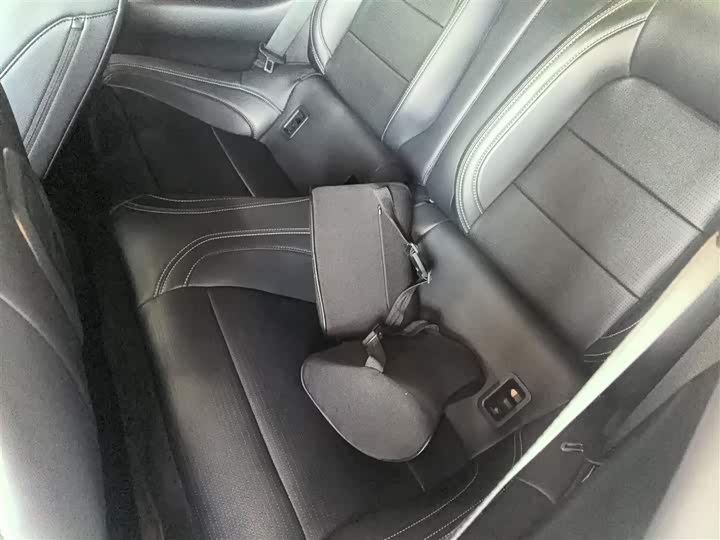 Фото 17 - Ford Mustang