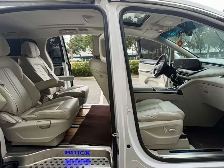 Фото 8 - Buick GL8 ES