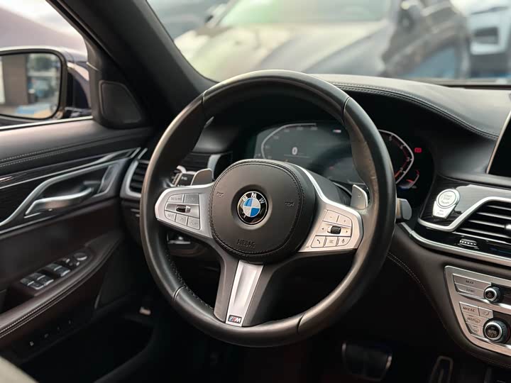 Фото 10 - BMW 7 Series