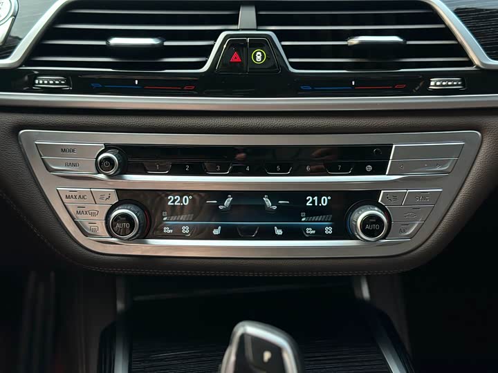 Фото 13 - BMW 7 Series