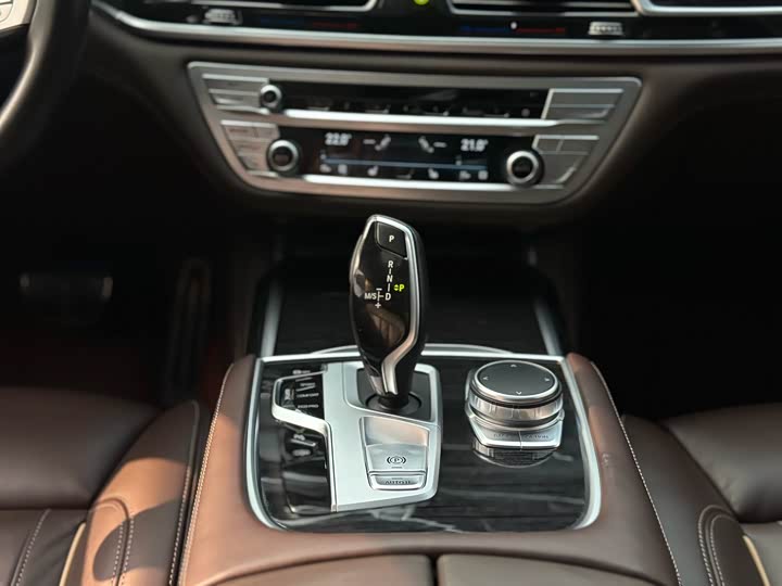 Фото 14 - BMW 7 Series