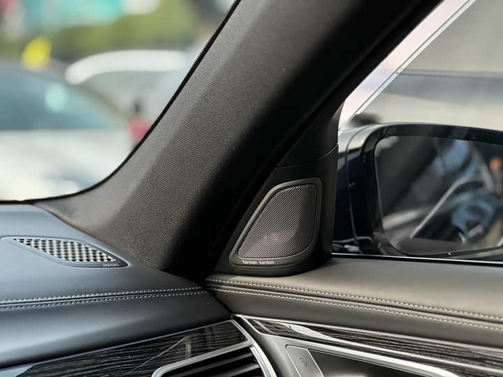 Фото 17 - BMW 7 Series