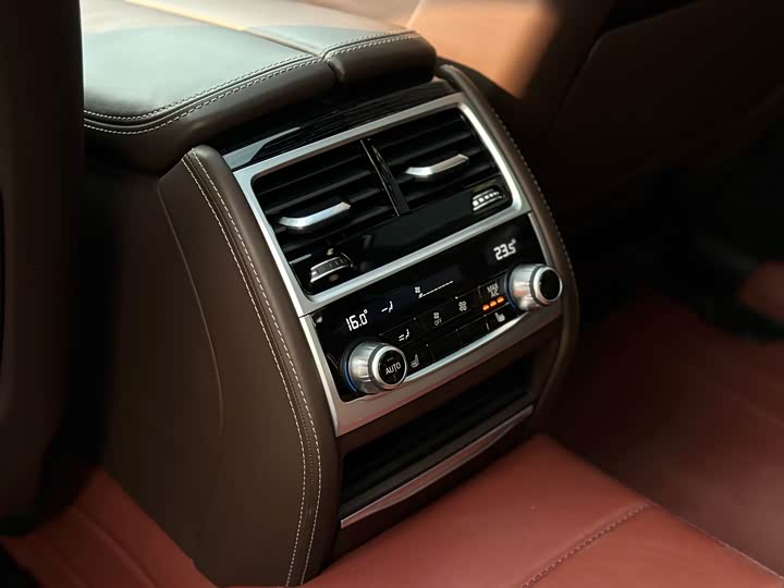 Фото 20 - BMW 7 Series