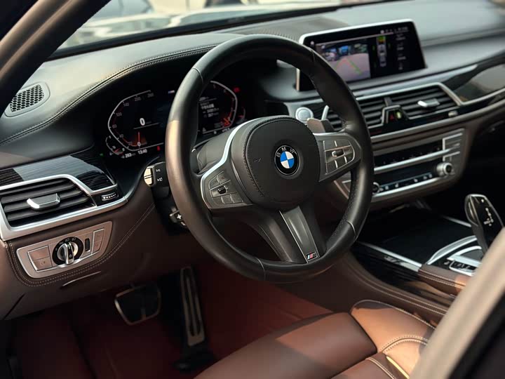 Фото 9 - BMW 7 Series