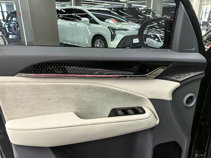 Фото 5 - Zeekr 009