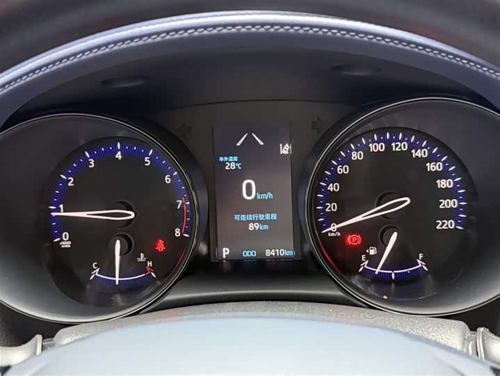 Фото 11 - Toyota C-HR