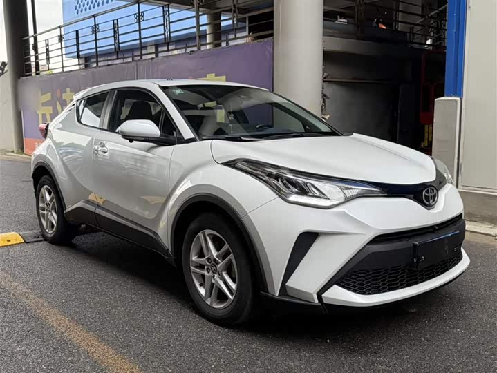 Фото 4 - Toyota C-HR