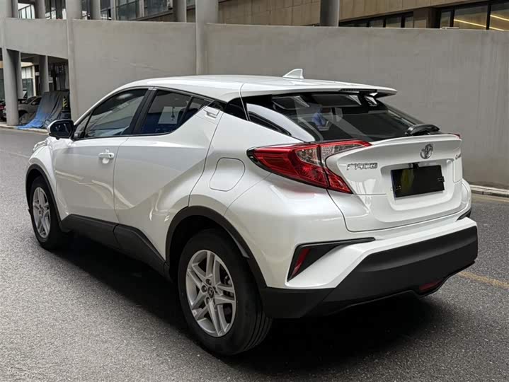 Фото 5 - Toyota C-HR