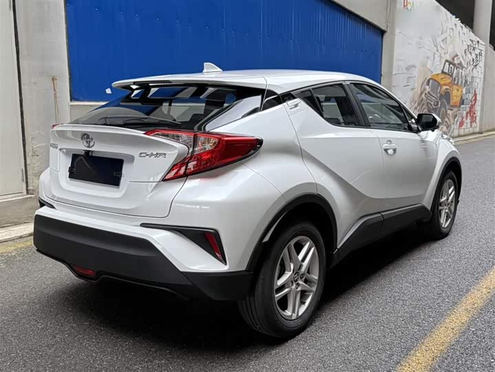 Фото 7 - Toyota C-HR