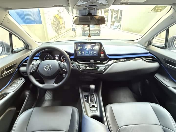 Фото 8 - Toyota C-HR