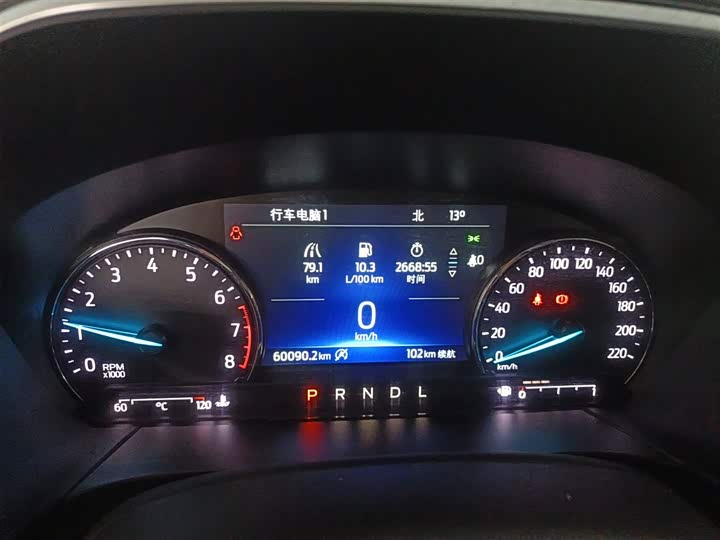 Фото 12 - Ford Escape