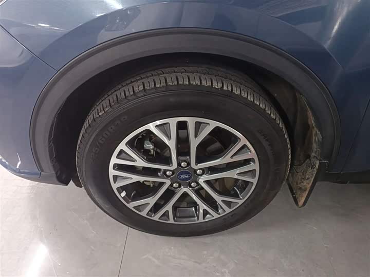 Фото 23 - Ford Escape