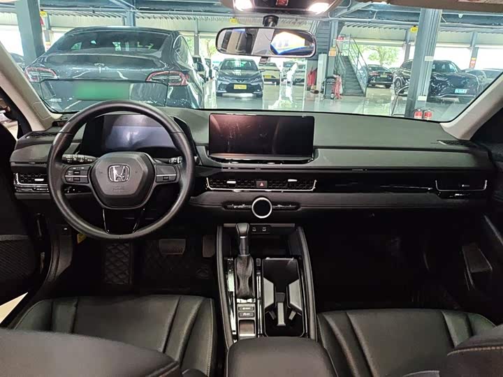 Фото 10 - Honda Inspire