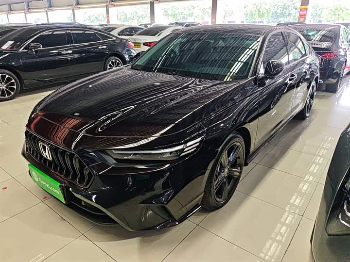 Фото 2 - Honda Inspire