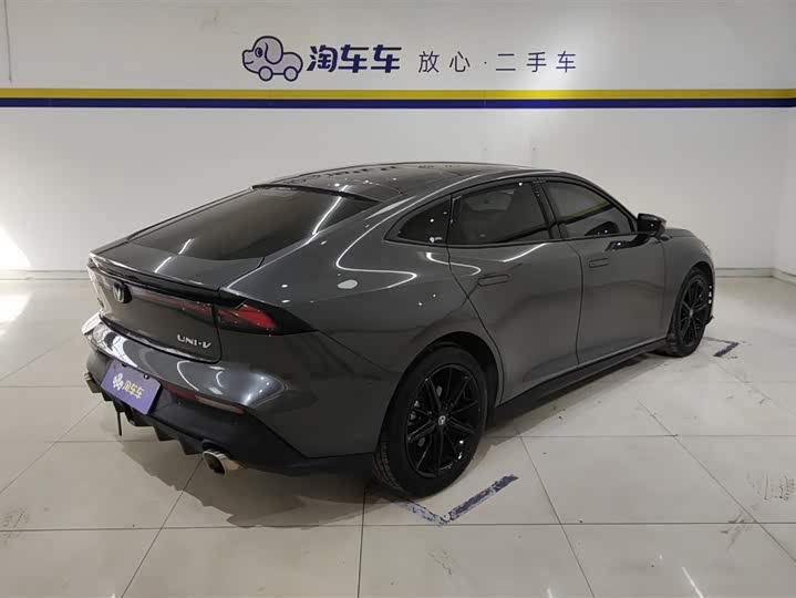 Фото 3 - Changan UNI-V