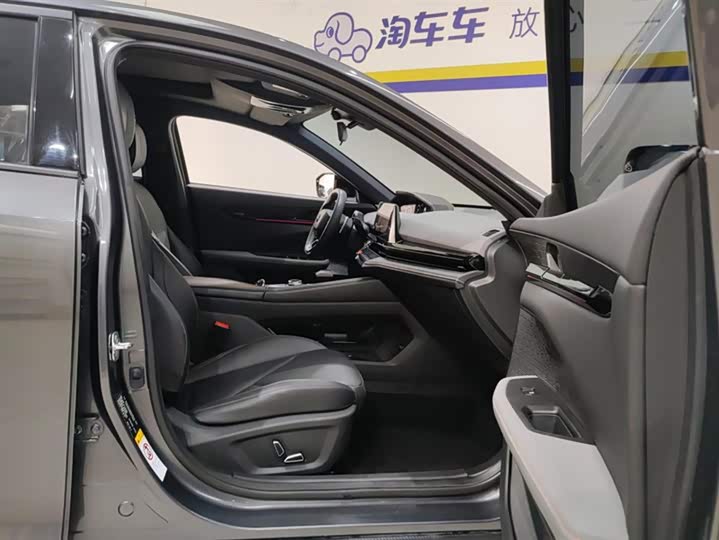 Фото 8 - Changan UNI-V