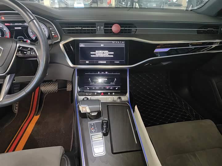 Фото 13 - Audi A6L