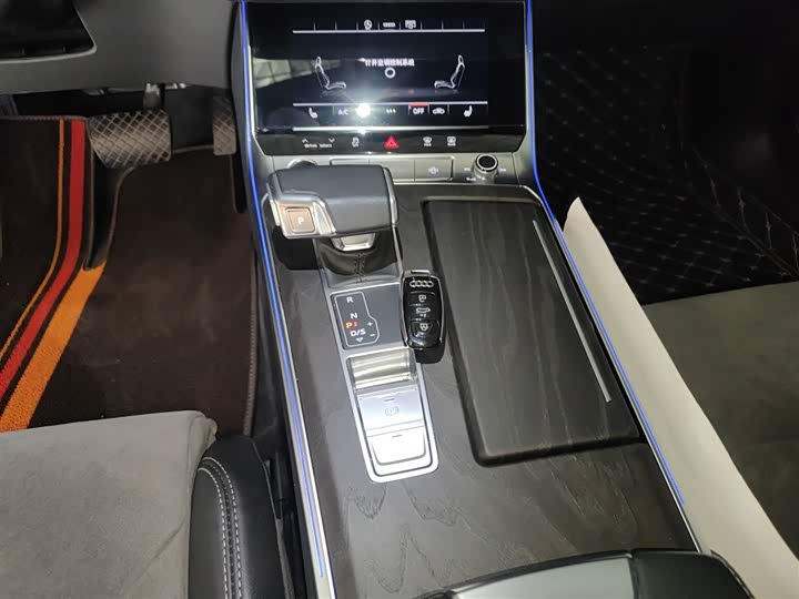 Фото 14 - Audi A6L