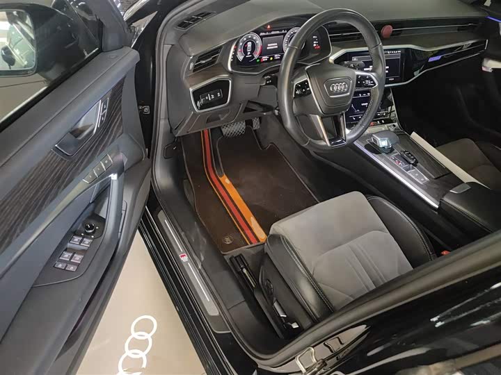 Фото 16 - Audi A6L