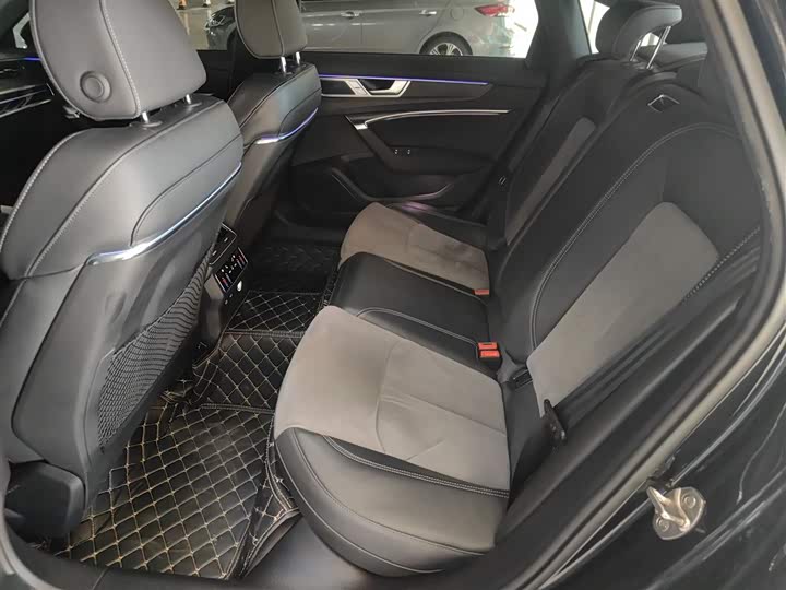 Фото 17 - Audi A6L