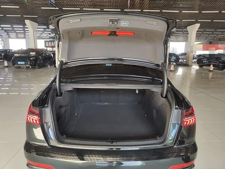 Фото 19 - Audi A6L