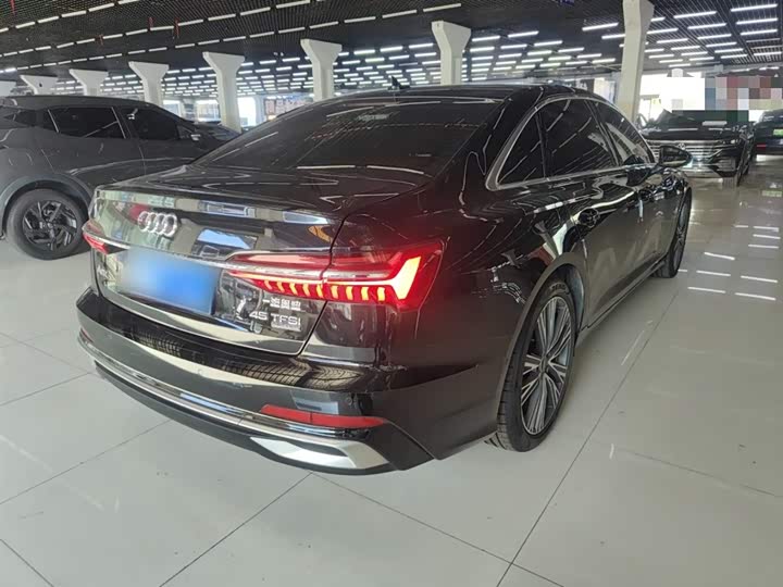 Фото 7 - Audi A6L