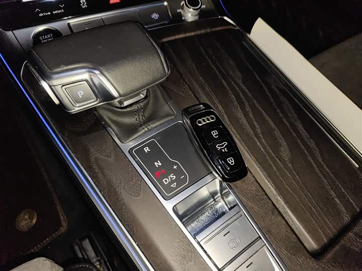 Фото 9 - Audi A6L