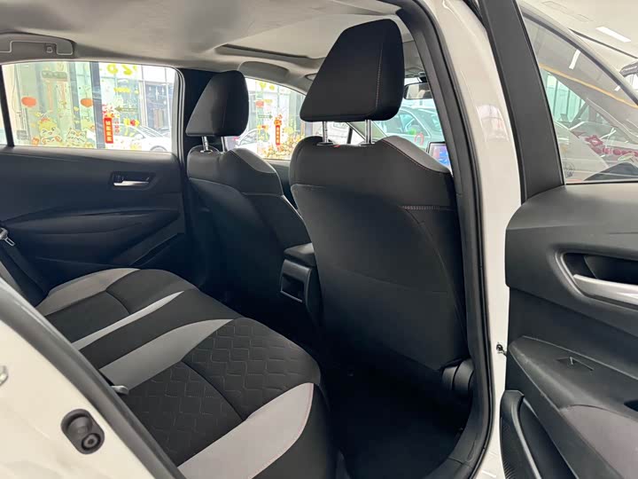 Фото 13 - Toyota Corolla