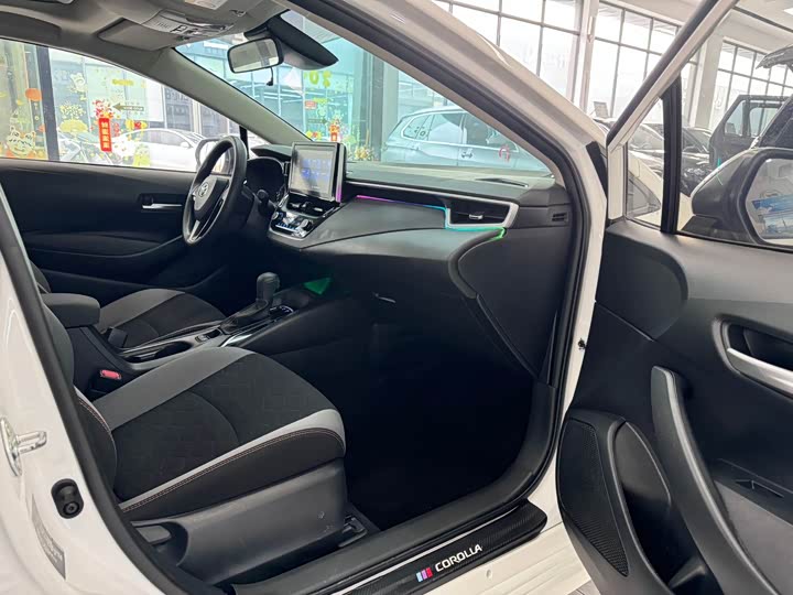 Фото 14 - Toyota Corolla