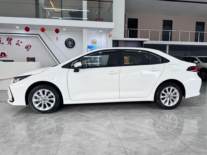 Фото 3 - Toyota Corolla