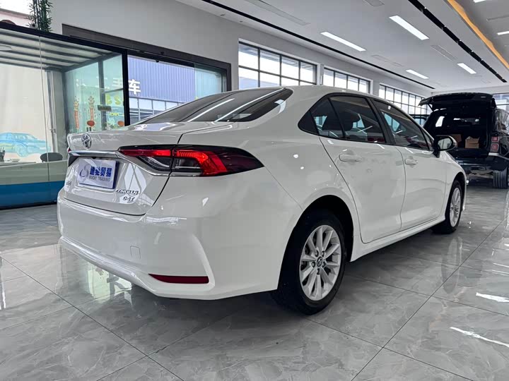 Фото 5 - Toyota Corolla