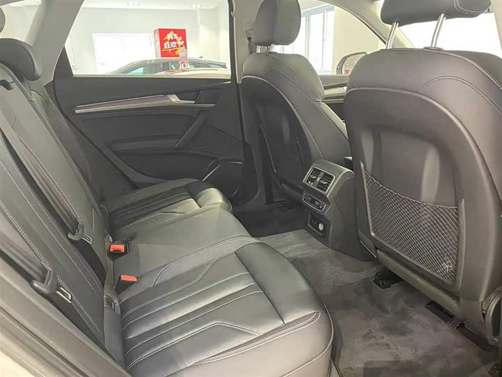 Фото 8 - Audi Q5L