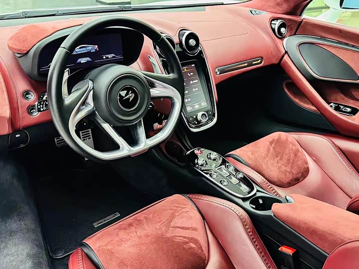 Фото 7 - McLaren GT