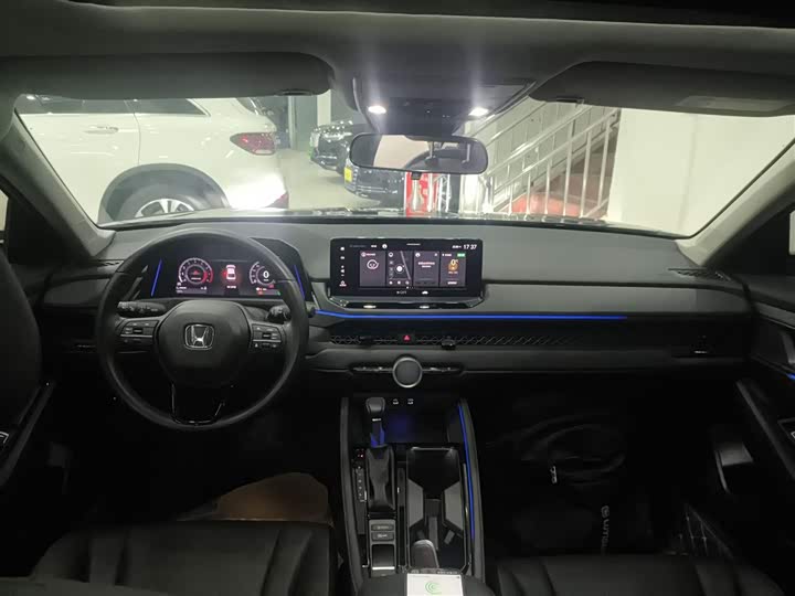 Фото 10 - Honda Accord