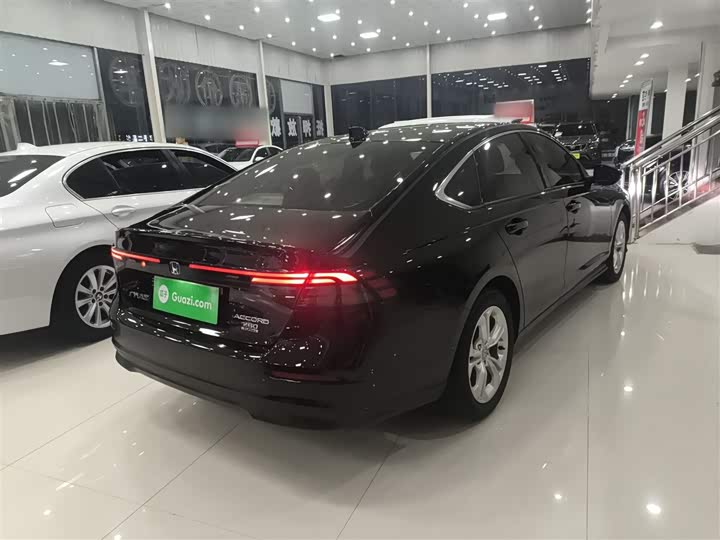 Фото 7 - Honda Accord