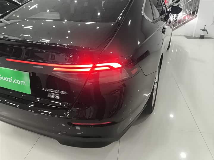 Фото 8 - Honda Accord