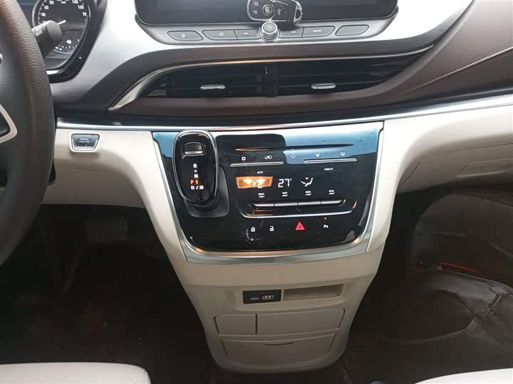 Фото 14 - Buick GL8 ES