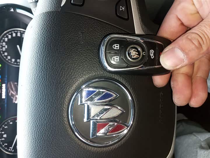 Фото 9 - Buick GL8 ES