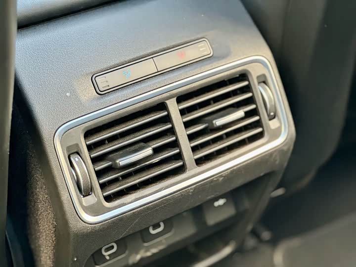 Фото 11 - Land Rover Discovery Sport Hybrid