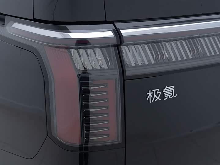 Фото 13 - Zeekr 009