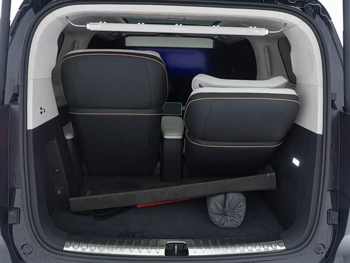 Фото 15 - Zeekr 009